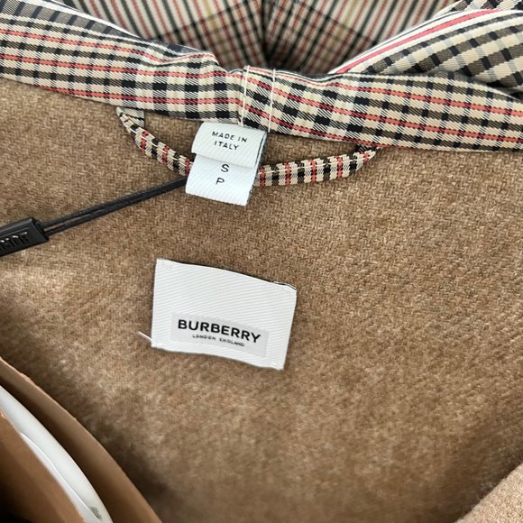 Burberry London England Check Down Filled Nylon Puffer Jacket. - Picture 9 of 15